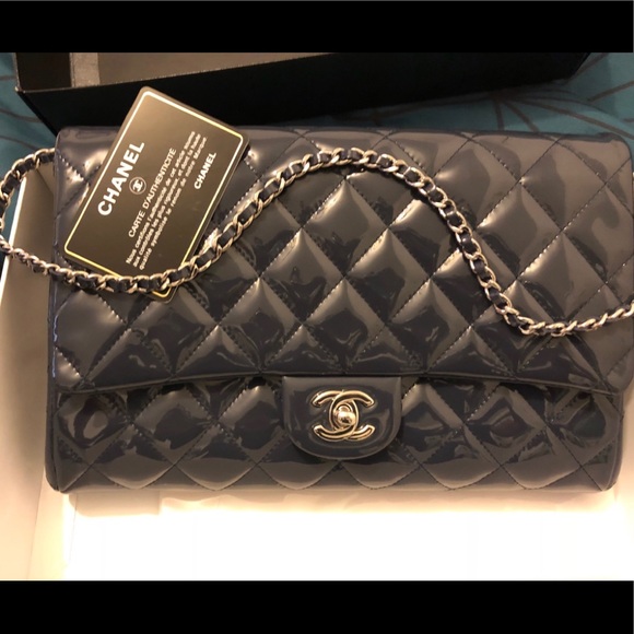 CHANEL Handbags - SOLD‼️ Authentic Chanel patent Navy blue envelope